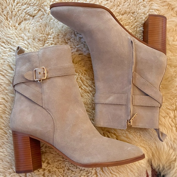 NWOB Coach Olivia Suede Bootie in Oatmeal Sz 11 - Picture 6 of 15